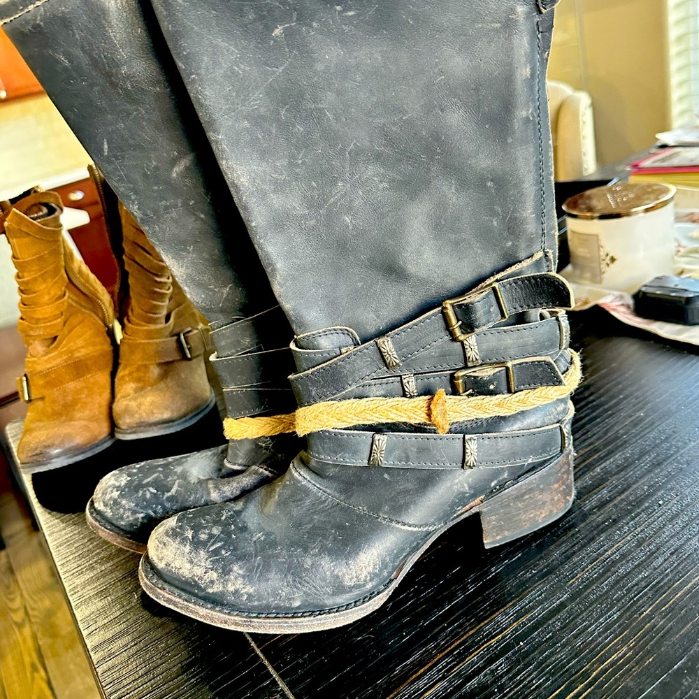 Free Bird distressed boot - Picture 3 of 6